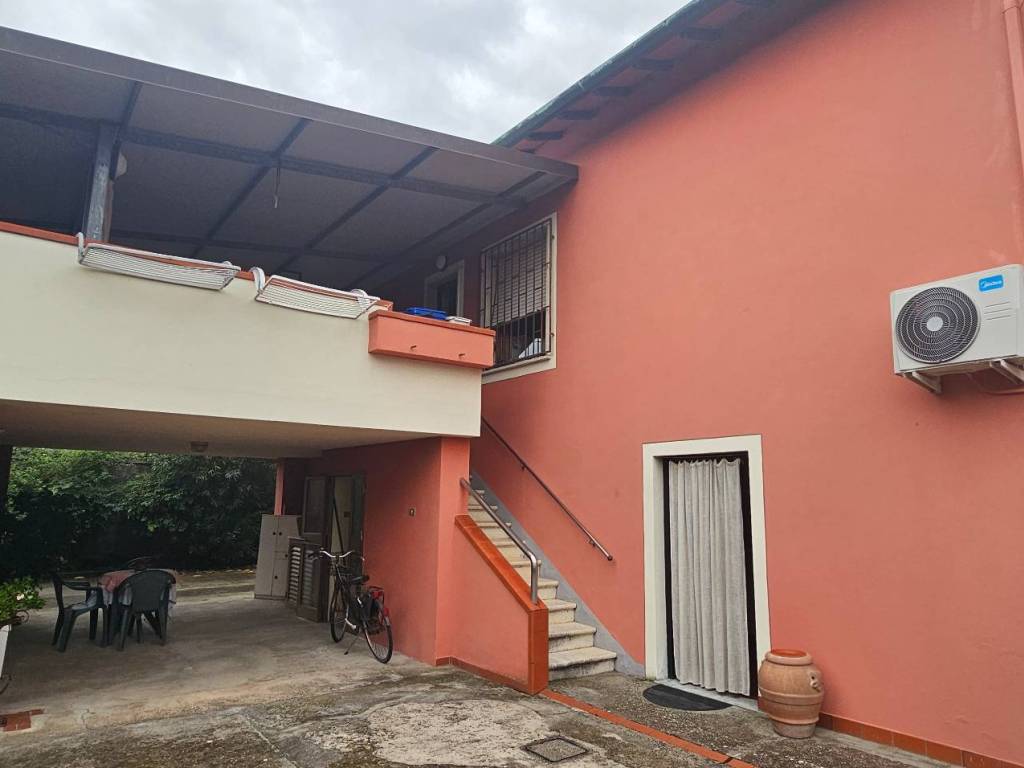 casa indipendente in vendita a Capannori in zona Lunata