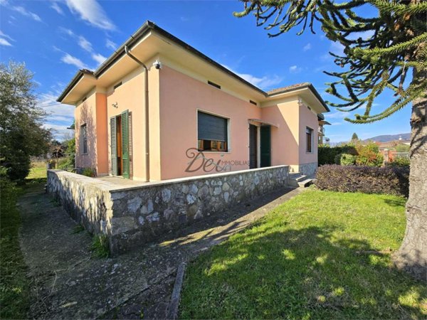 casa indipendente in vendita a Capannori in zona Lammari