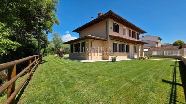 casa indipendente in vendita a Capannori