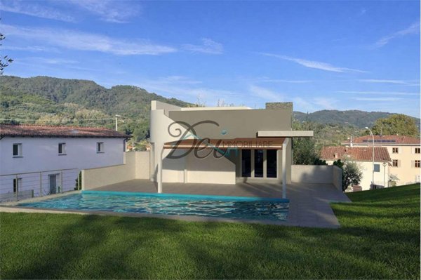 casa indipendente in vendita a Capannori in zona Lunata