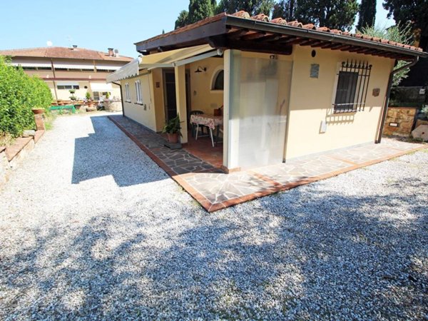 casa indipendente in vendita a Capannori in zona Vorno