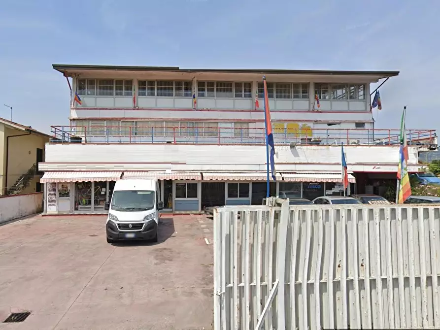 locale commerciale in vendita a Capannori