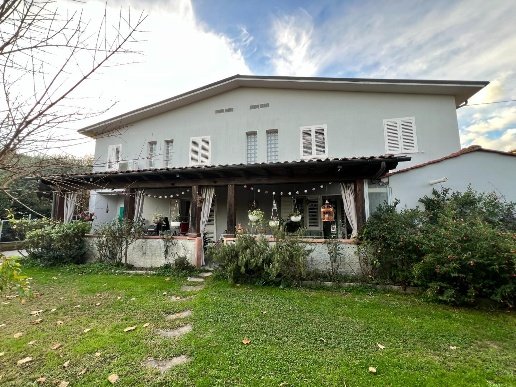 casa indipendente in vendita a Capannori