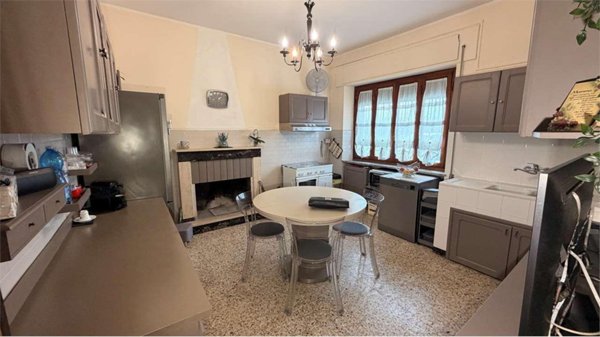 casa indipendente in vendita a Capannori in zona Lammari