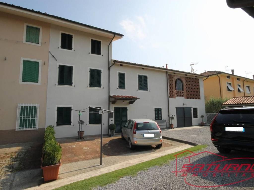 casa indipendente in vendita a Capannori in zona Marlia