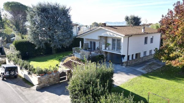 casa indipendente in vendita a Capannori in zona Marlia