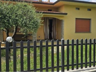 casa indipendente in vendita a Capannori in zona Marlia