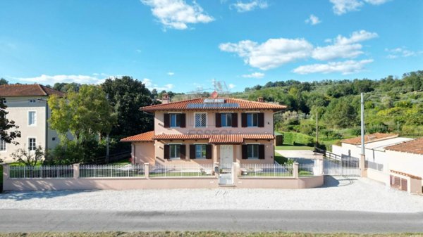 casa indipendente in vendita a Capannori
