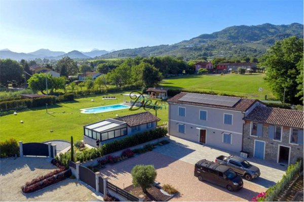 casa indipendente in vendita a Capannori in zona Lunata