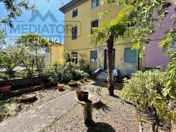 casa indipendente in vendita a Capannori in zona Marlia