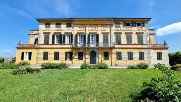 villa in vendita a Capannori in zona Lunata
