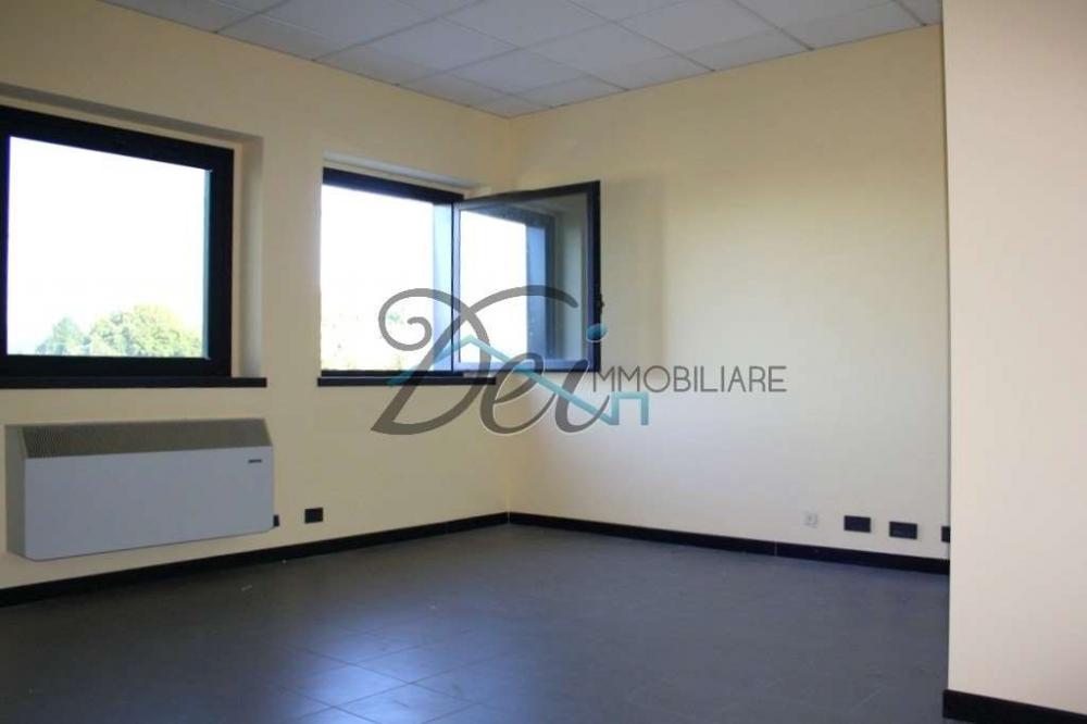 ufficio in vendita a Capannori in zona Lunata