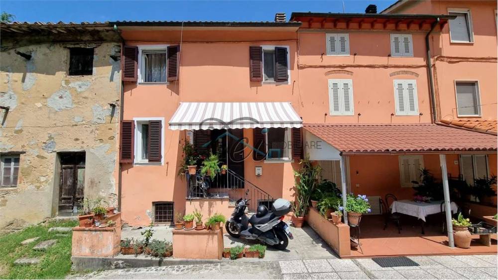 casa indipendente in vendita a Capannori in zona Lunata