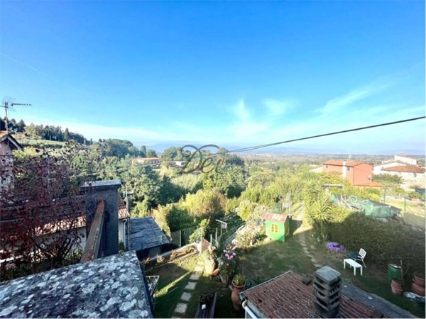 casa indipendente in vendita a Capannori in zona Lunata
