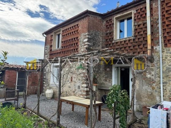 casa indipendente in vendita a Capannori in zona Marlia