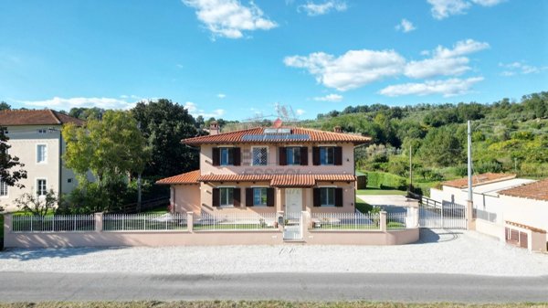 casa indipendente in vendita a Capannori
