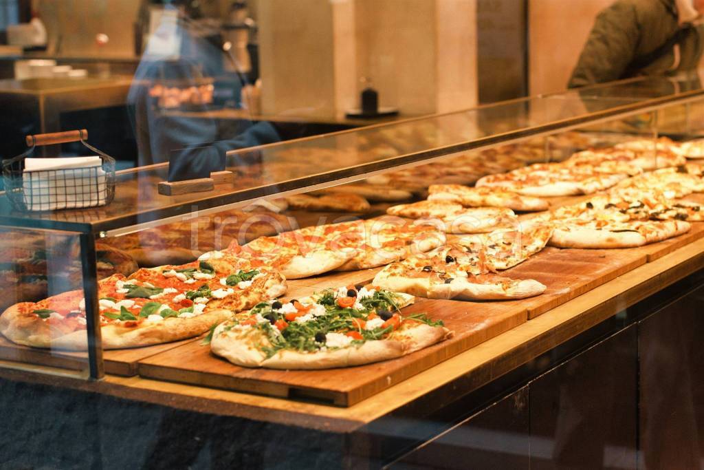 negozio in vendita a Capannori in zona Lammari