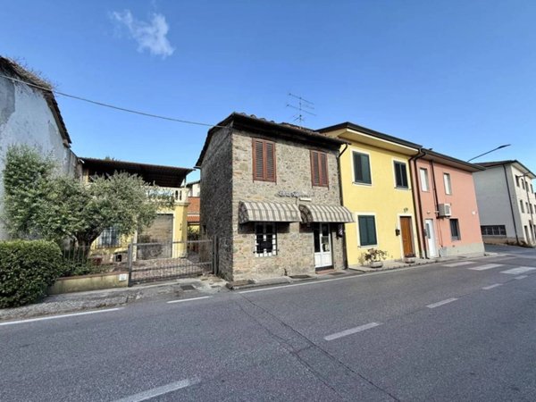 casa indipendente in vendita a Capannori in zona Segromigno in Monte