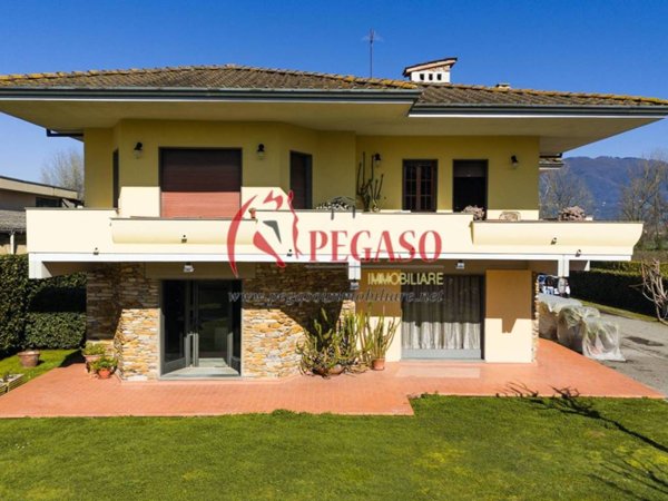 casa indipendente in vendita a Capannori in zona Lammari