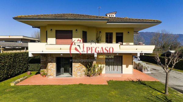 casa indipendente in vendita a Capannori in zona Lammari
