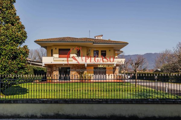casa indipendente in vendita a Capannori in zona Lammari
