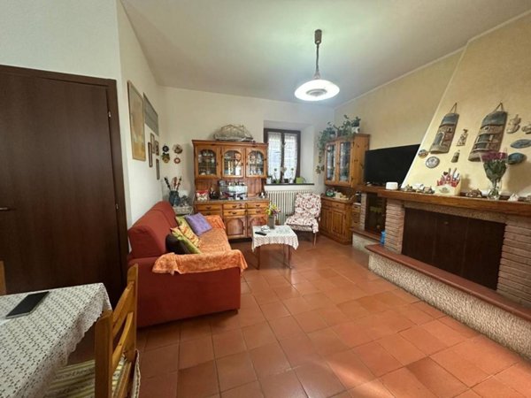 casa indipendente in vendita a Capannori in zona Segromigno in Monte