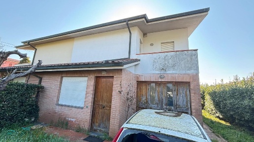 casa indipendente in vendita a Capannori in zona Lunata