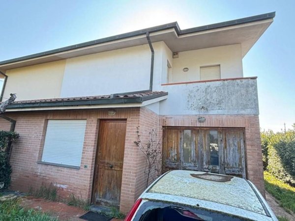 casa indipendente in vendita a Capannori in zona Lunata