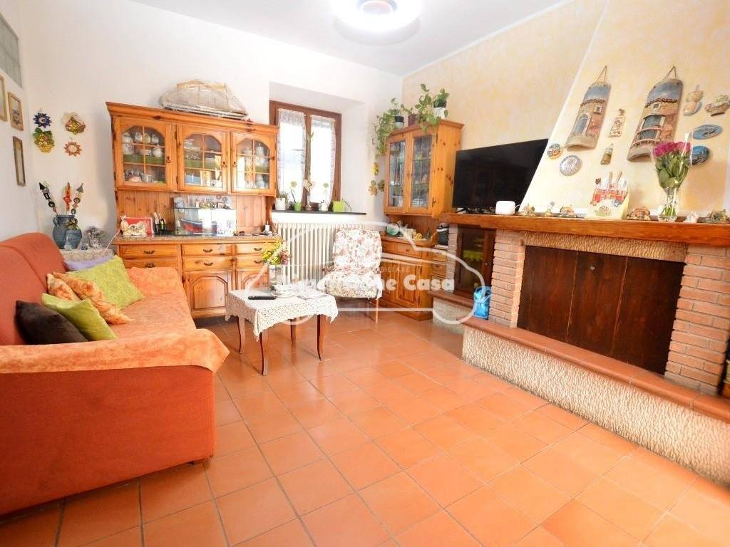 casa indipendente in vendita a Capannori in zona Segromigno in Monte