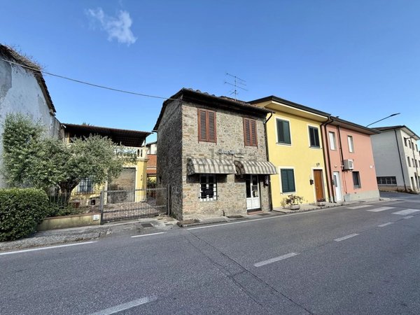 casa indipendente in vendita a Capannori in zona Segromigno in Monte