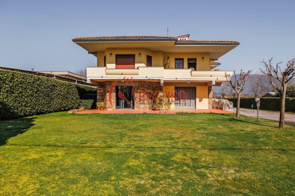 casa indipendente in vendita a Capannori in zona Lammari