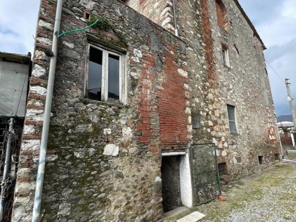 casa indipendente in vendita a Capannori in zona Marlia