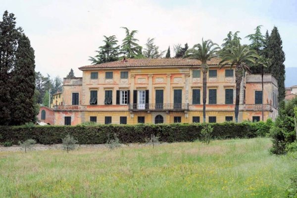 villa in vendita a Capannori in zona Marlia