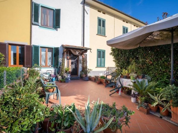 casa indipendente in vendita a Capannori in zona Marlia