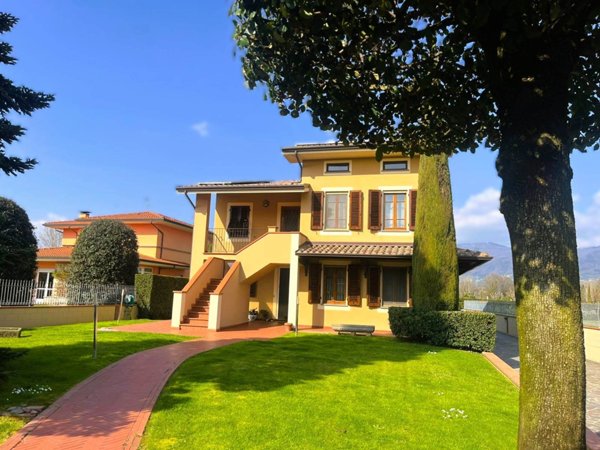 casa indipendente in vendita a Capannori in zona Lammari