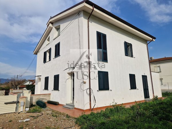 casa indipendente in vendita a Capannori in zona Marlia