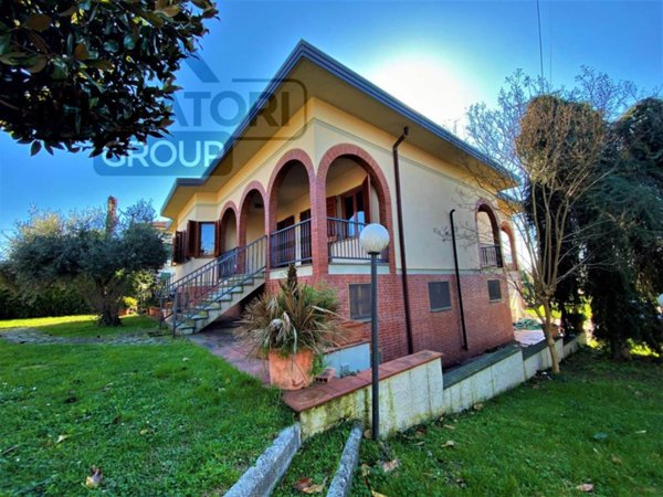 casa indipendente in vendita a Capannori in zona Marlia