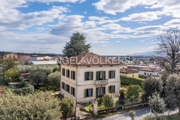 casa indipendente in vendita a Capannori in zona Marlia