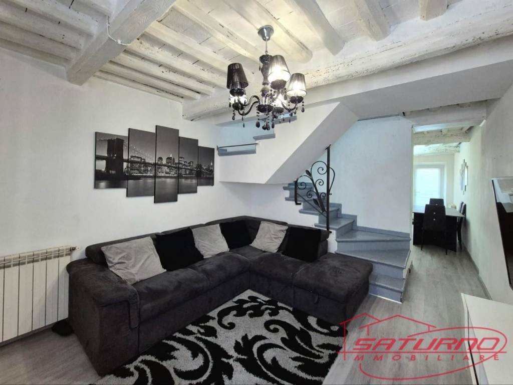 casa indipendente in vendita a Capannori in zona Marlia