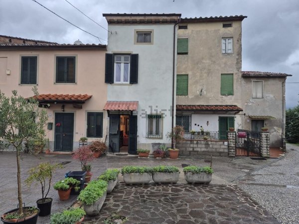 casa indipendente in vendita a Capannori in zona Lammari