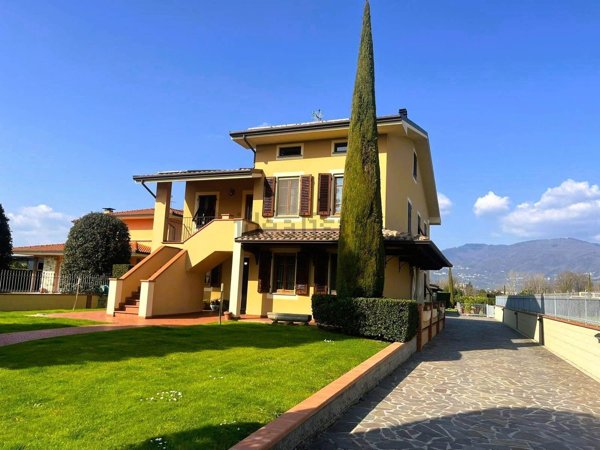 casa indipendente in vendita a Capannori in zona Lammari