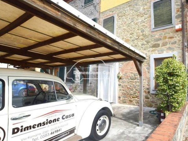 casa indipendente in vendita a Capannori in zona Lammari