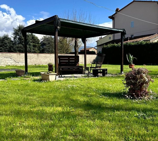 casa indipendente in vendita a Capannori in zona Lammari