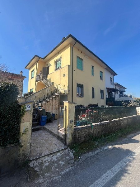 casa indipendente in vendita a Capannori in zona Marlia