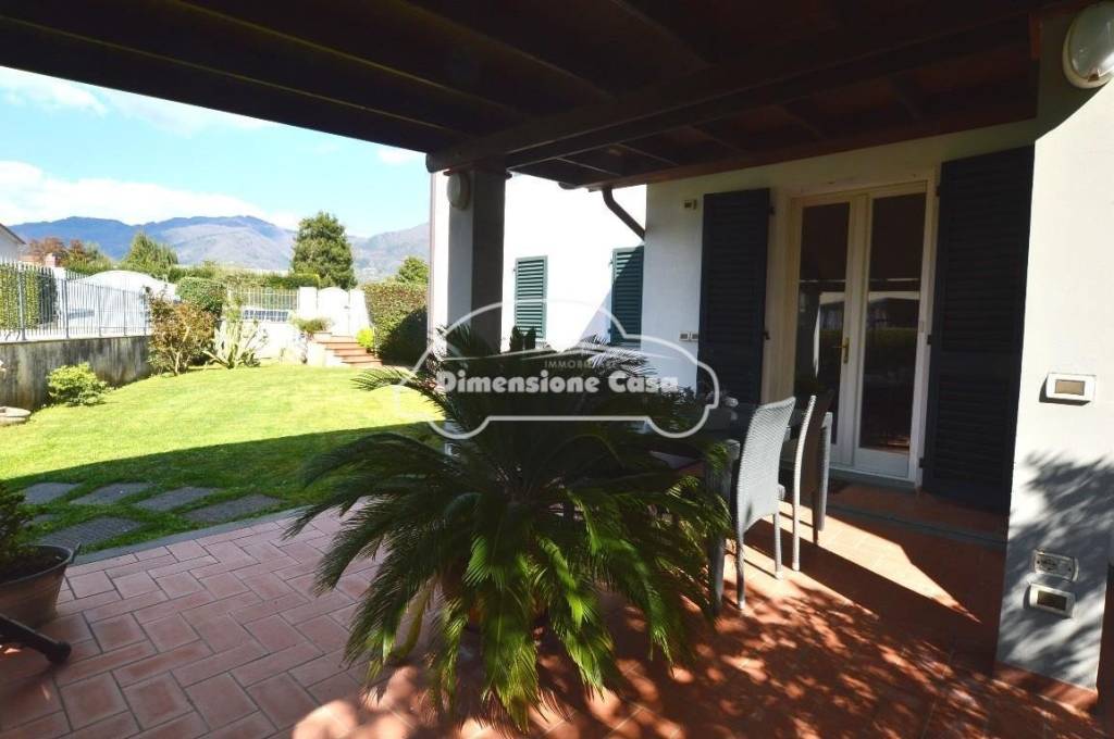 casa indipendente in vendita a Capannori in zona Segromigno in Monte