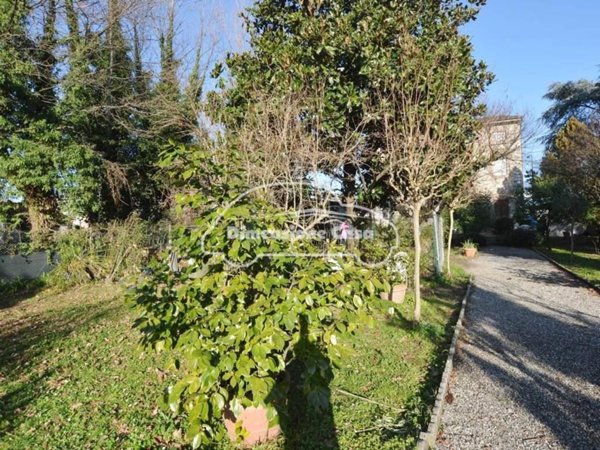 casa indipendente in vendita a Capannori in zona Lunata