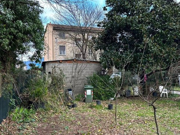 casa indipendente in vendita a Capannori in zona Lunata