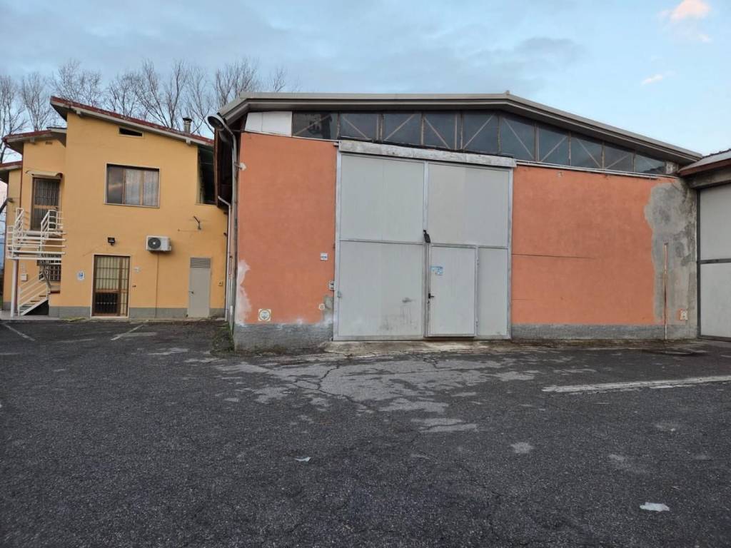 ufficio in vendita a Capannori in zona Lunata