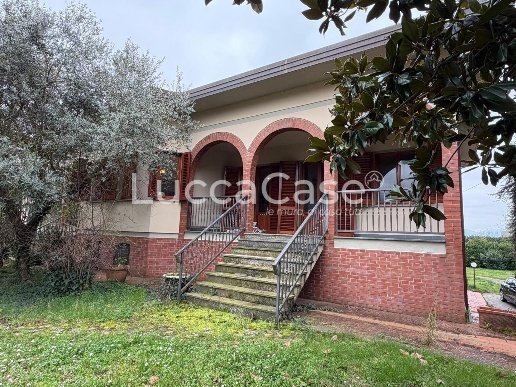 casa indipendente in vendita a Capannori in zona Marlia