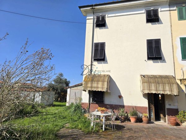 casa indipendente in vendita a Capannori in zona Lammari